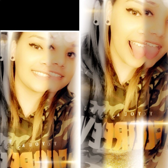 Meet your Posher! - Picture 5 of 6